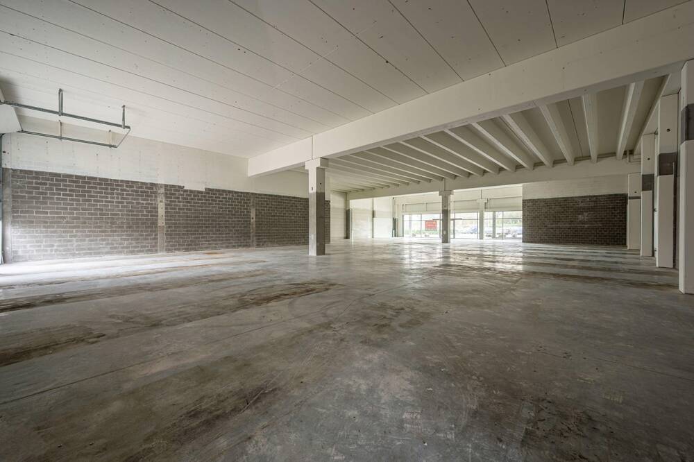 Commerce à louer à Libramont-Chevigny 6800 8270.00€ chambres 902.00m² - annonce 11589