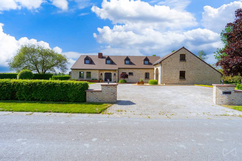 Maison à vendre à Sibret 6640 1200000.00€ 8 chambres 482.00m² - annonce 464691