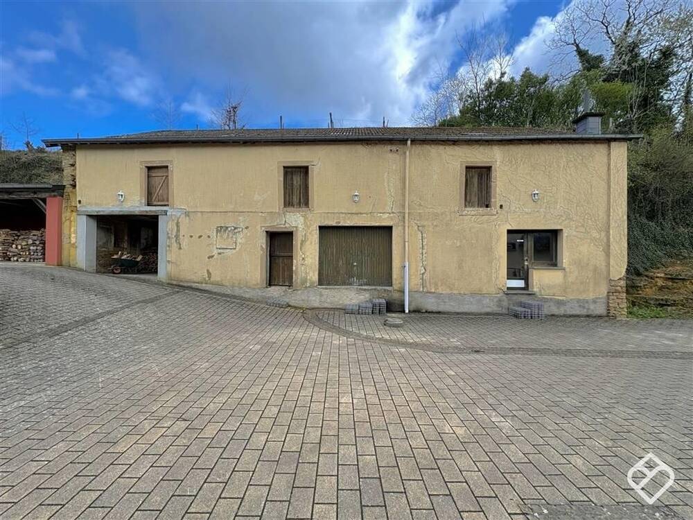 Parking / garage à vendre à Saint-Léger 6747 33000.00€ chambres 150.00m² - annonce 474035