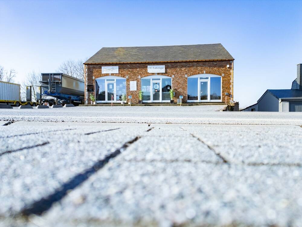 Commerce à vendre à Aye 6900 399000.00€ 0 chambres 320.00m² - annonce 491651
