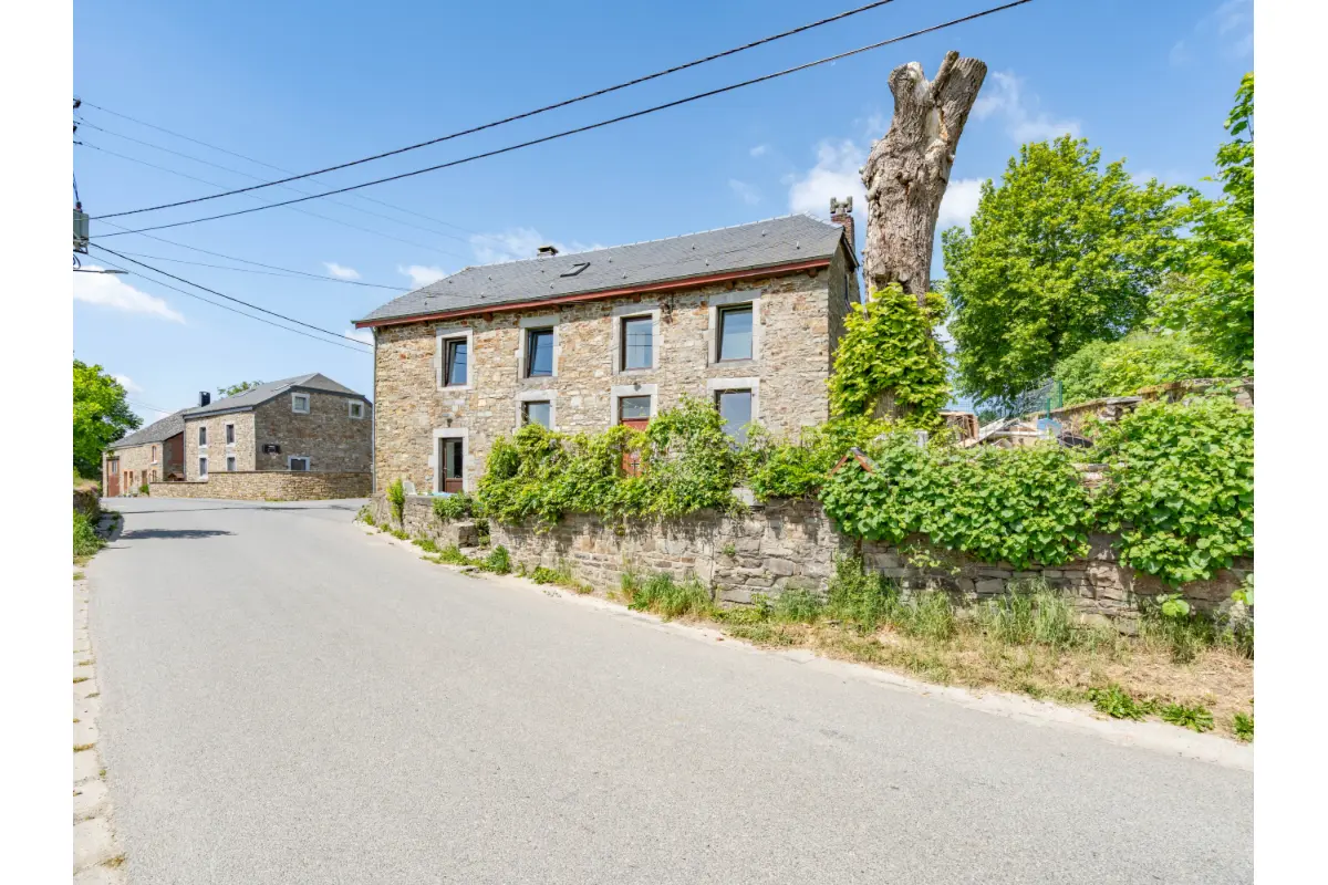 Maison à vendre à Beausaint 6980 295000.00€ 6 chambres 316.00m² - annonce 503416