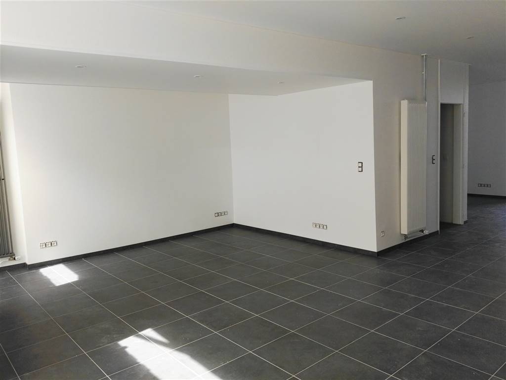 Commerce à louer à Saint-Mard 6762 900.00€ chambres 90.00m² - annonce 528271