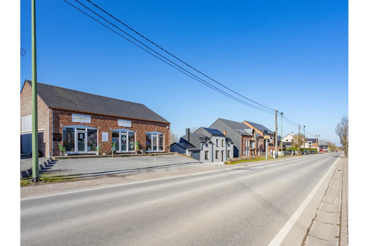 Commerce à vendre à Aye 6900 399000.00€ 0 chambres 320.00m² - annonce 536533