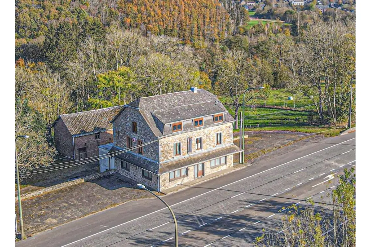 Commerce à vendre à Bande 6951 250000.00€  chambres 391.00m² - annonce 547556