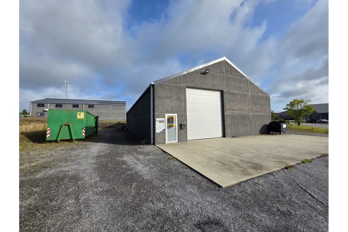 Commerce à  à Somme-Leuze 5377 2300.00€  chambres 400.00m² - annonce 576066