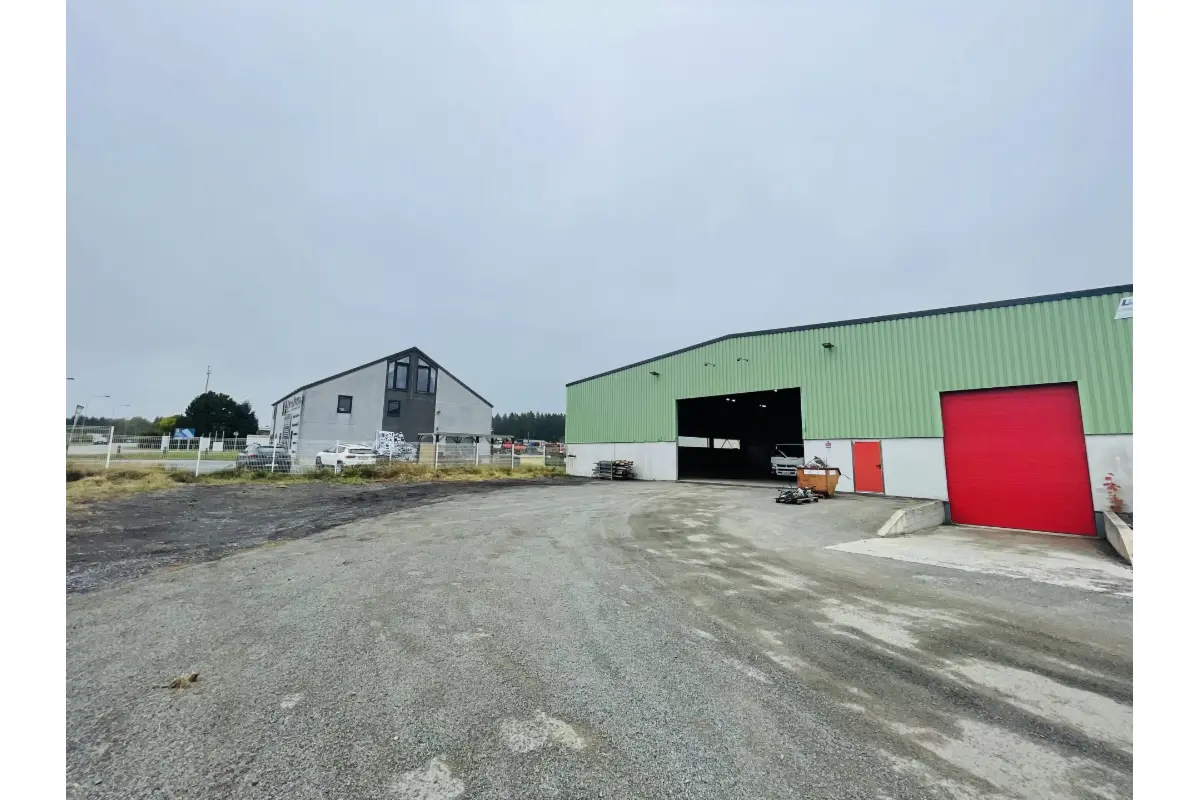 Commerce à  à Bièvre 5555 1900.00€  chambres 600.00m² - annonce 607867