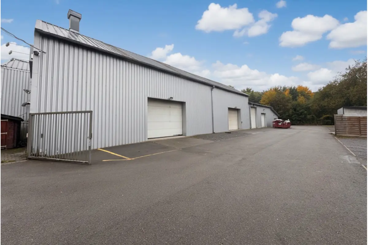 Parking / garage à louer à Marche-en-Famenne 6900 400.00€  chambres m² - annonce 634382