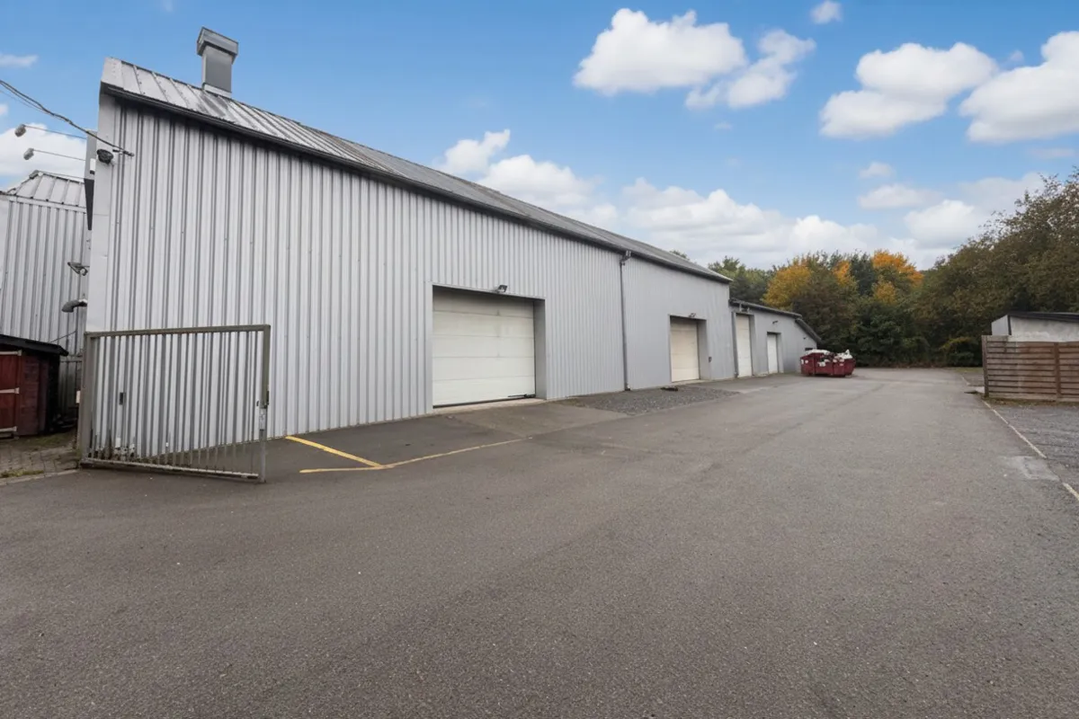 Parking à louer à Marche-en-Famenne 6900 400.00€  chambres m² - annonce 634382