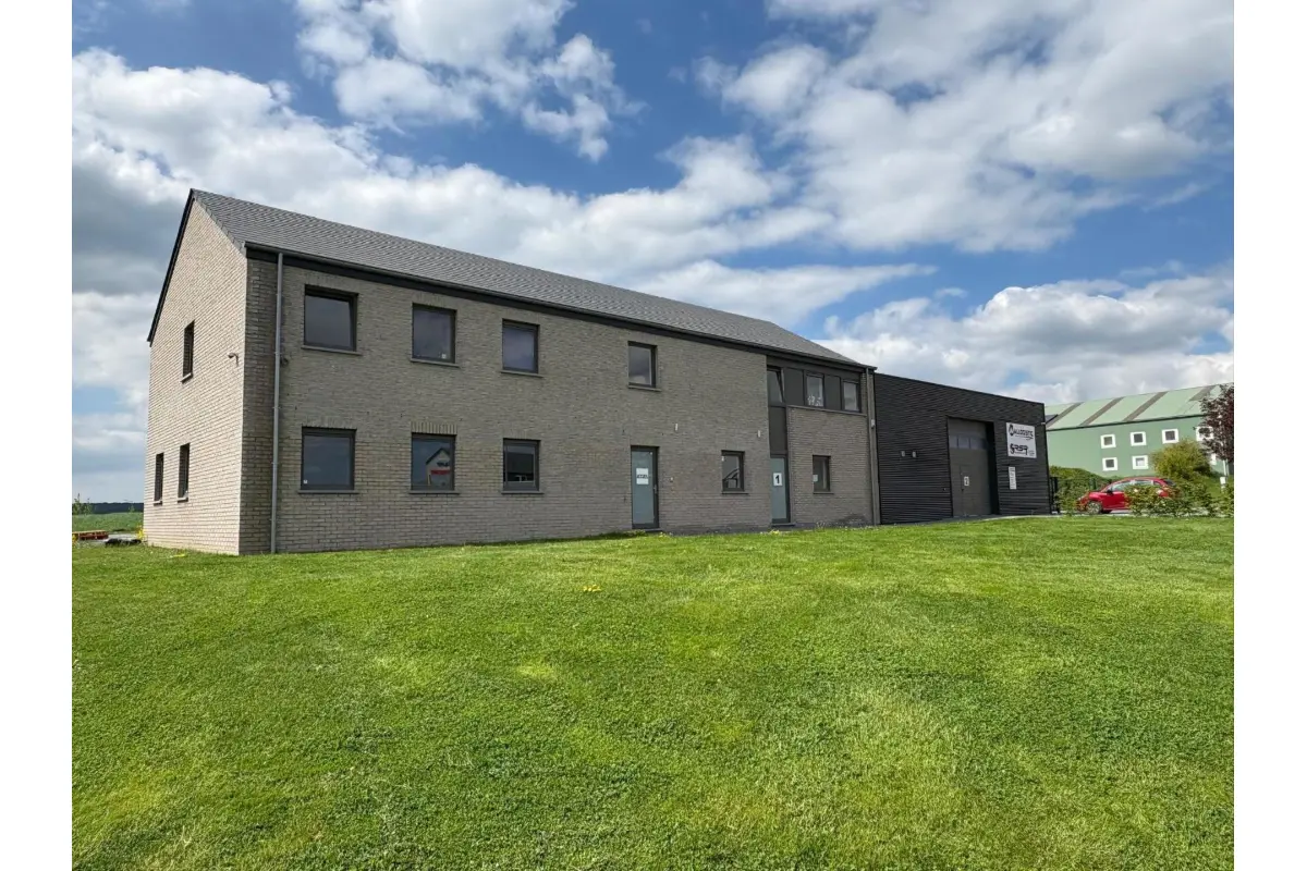 Commerce à louer à Wellin 6920 275.00€  chambres 17.00m² - annonce 643470