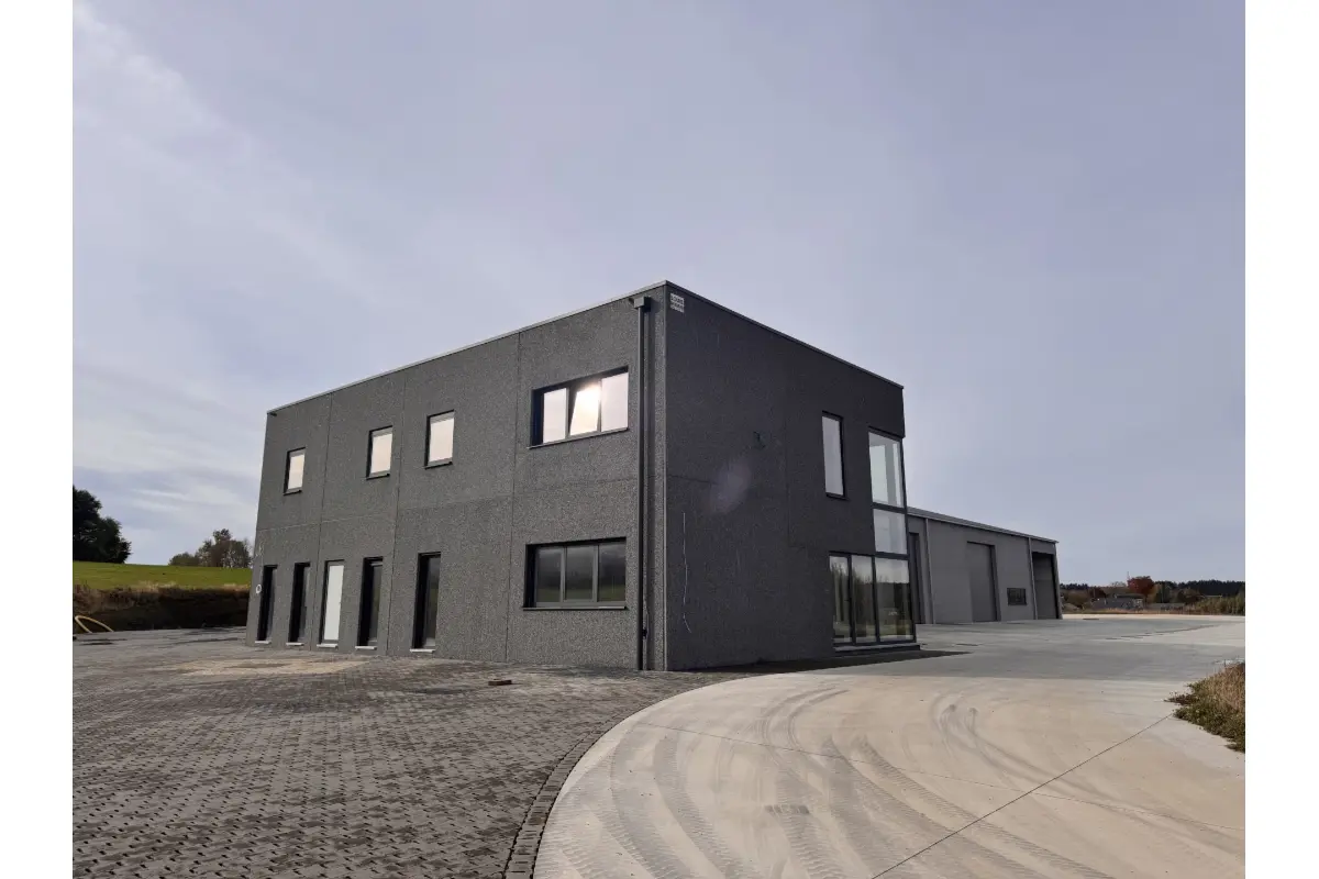 Commerce à  à Libramont-Chevigny 6800 8500.00€  chambres 1500.00m² - annonce 663077