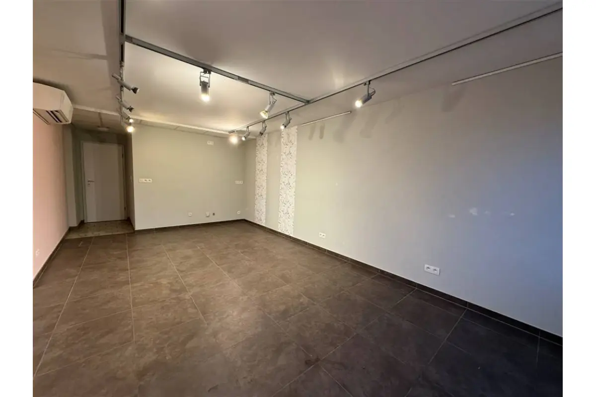 Commerce à louer à Ethe 6760 480.00€  chambres 50.00m² - annonce 675576