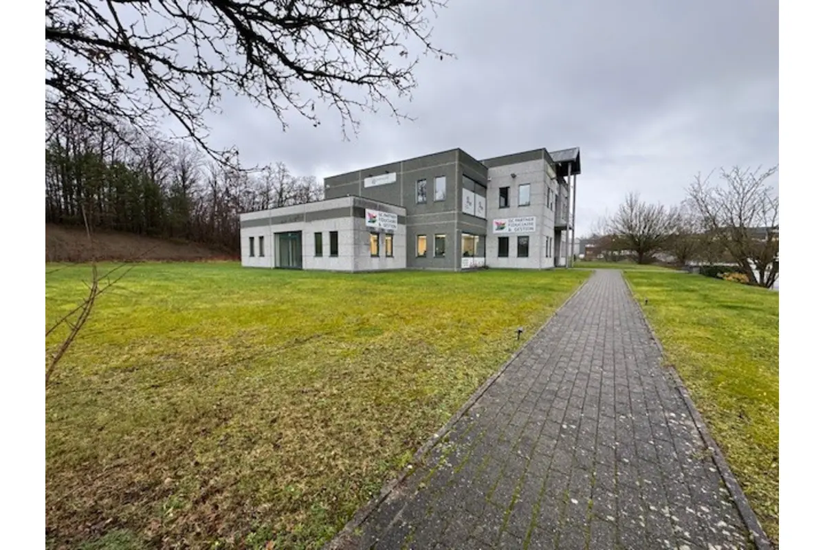 Commerce à louer à Aye 6900 1300.00€  chambres 65.00m² - annonce 697472