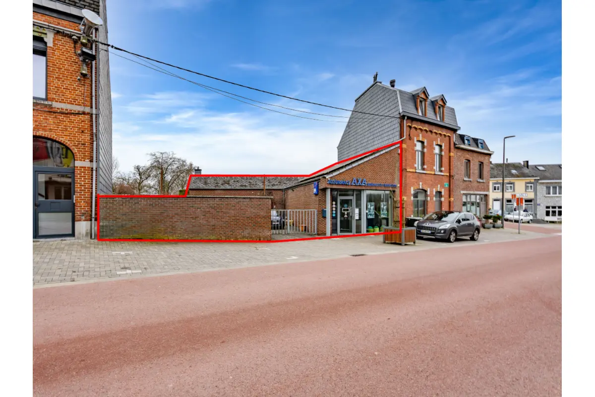 Commerce à vendre à Aye 6900 195000.00€ 0 chambres 90.52m² - annonce 712572