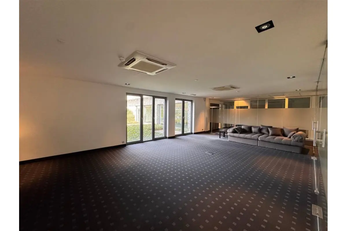 Commerce à louer à Marche-en-Famenne 6900 3200.00€  chambres 197.00m² - annonce 737059