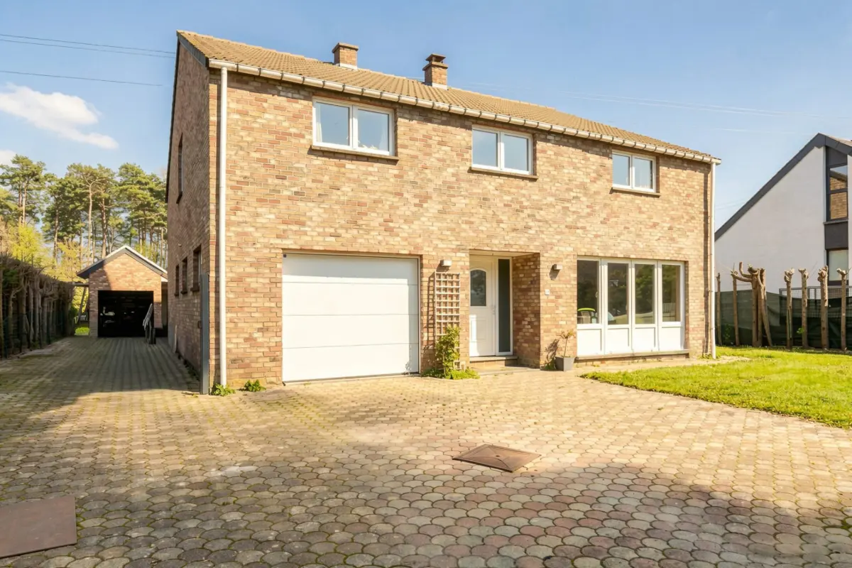 Maison à vendre à Aye 6900 375000.00€ 6 chambres 380.00m² - annonce 741561