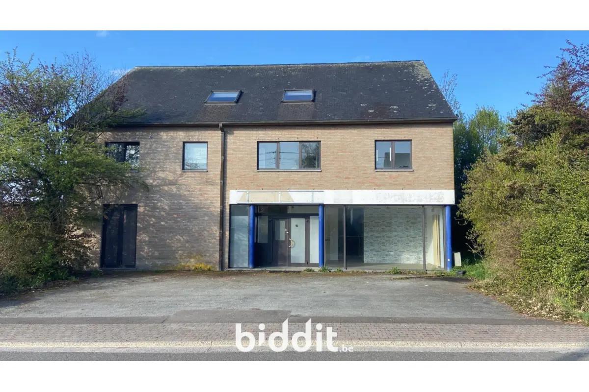 Immeuble de rapport - Immeuble à appartement à vendre à Libramont-Chevigny 6800 400000.00€  chambres m² - annonce 742682