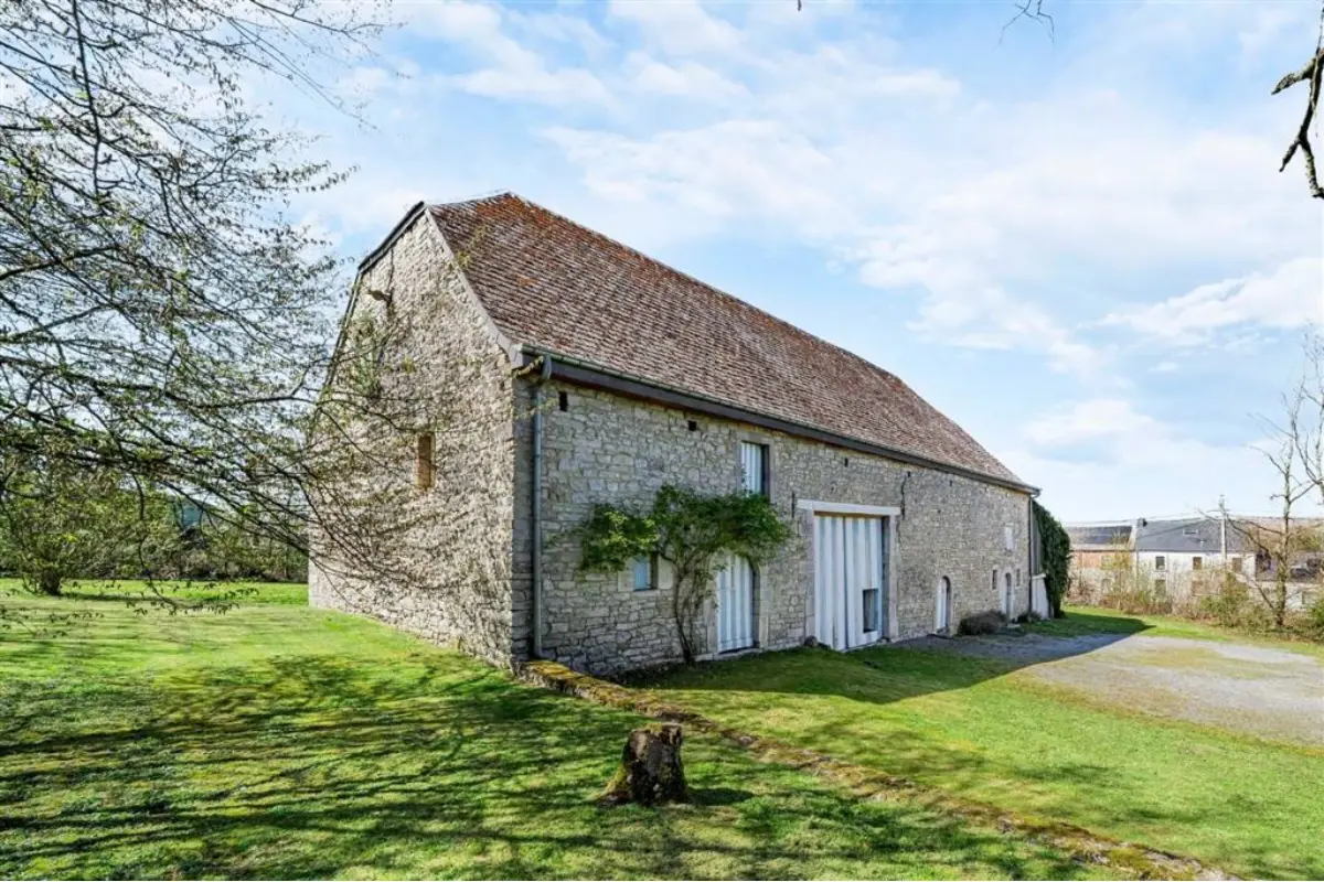Villa à  à Humain 6900 890000.00€ 4 chambres 217.00m² - annonce 748710