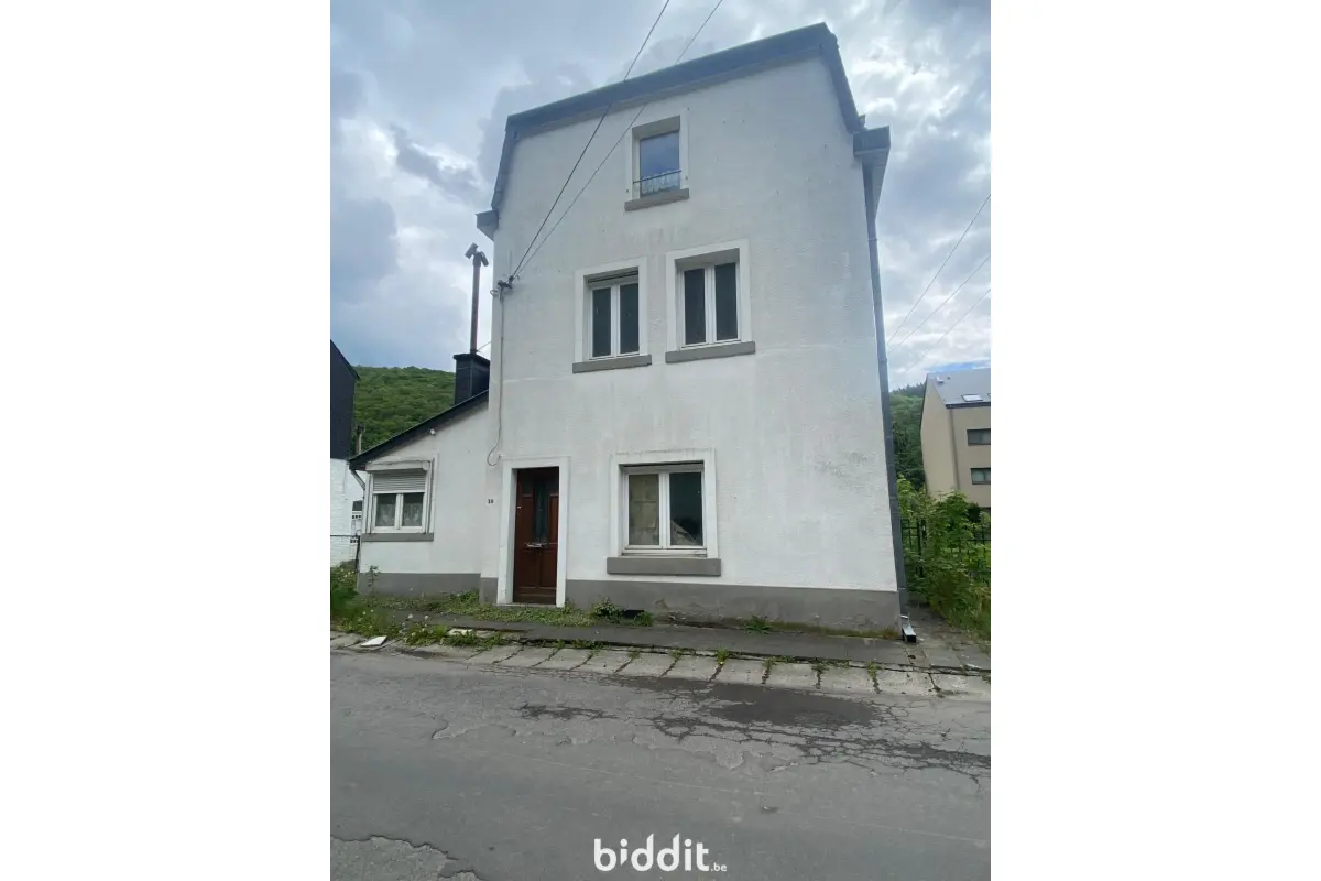 Immeuble de rapport - Immeuble à appartement à vendre à La Roche-en-Ardenne 6980 145000.00€  chambres m² - annonce 757163