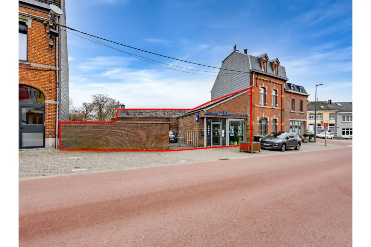 Commerce à vendre à Aye 6900 179000.00€ 0 chambres 90.52m² - annonce 760083