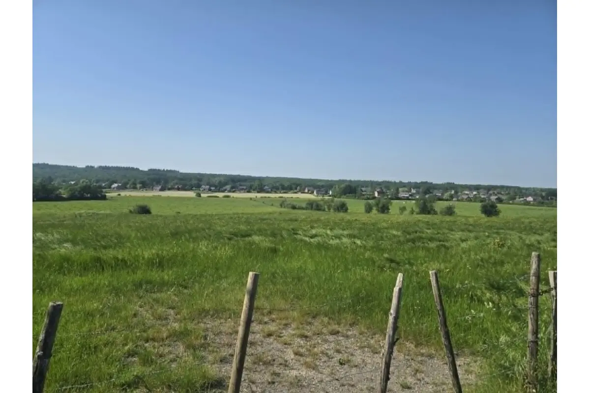 Terrain à vendre à Aye 6900 125000.00€  chambres m² - annonce 772750