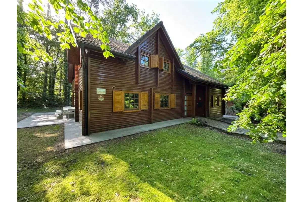 Bungalow à vendre à Durbuy 6940 575000.00€ 6 chambres 263.00m² - annonce 779218
