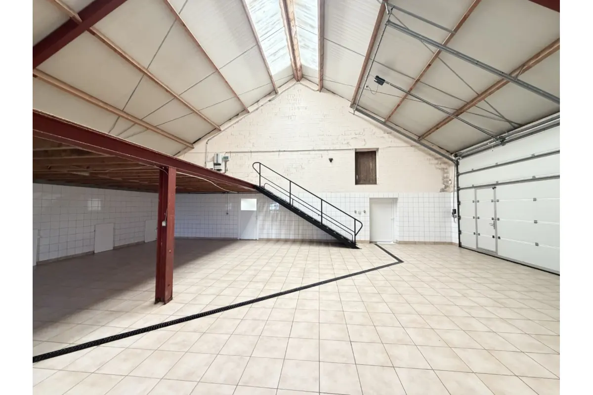 Commerce à louer à Musson 6750 800.00€  chambres 165.00m² - annonce 784069
