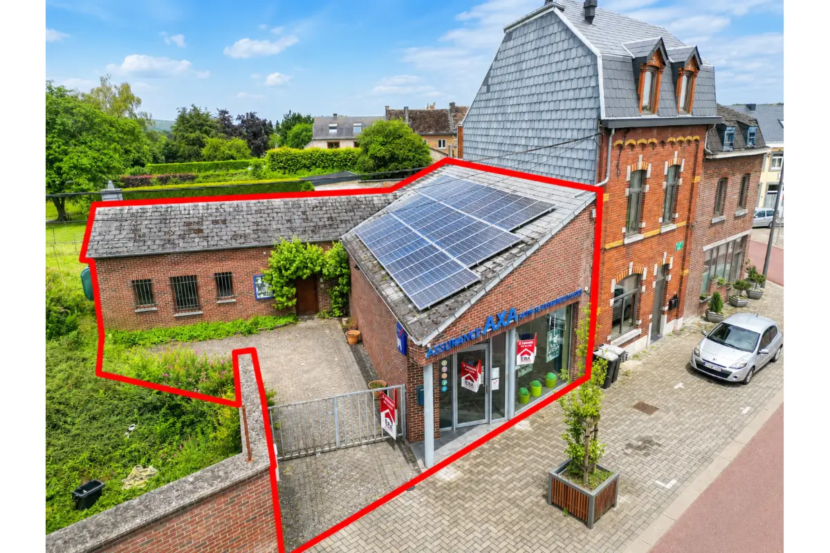 Commerce à vendre à Aye 6900 140000.00€ 0 chambres 90.52m² - annonce 791242